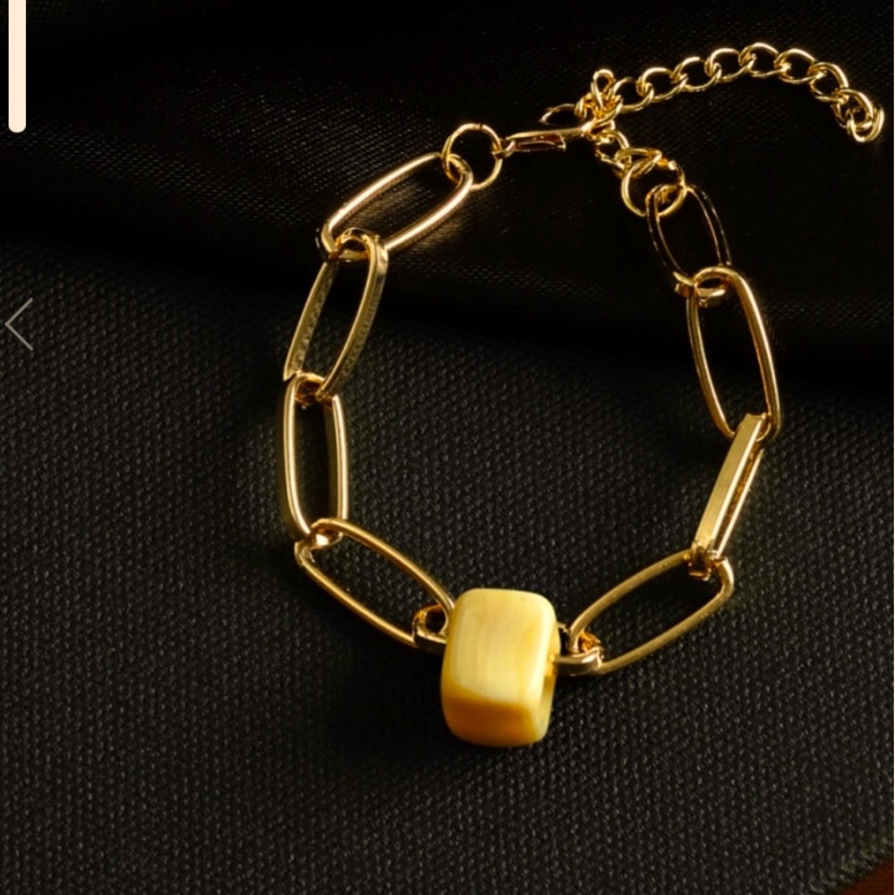New adjustable elegant bracelet .